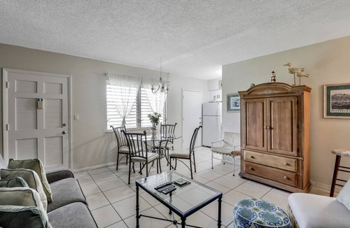 Marco Island Condo | Idyllic Condo | Brief Walk to Beach & Restaurants