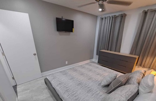Little Ranches House | Immaculate Mango - Private Renovated 2/2 Home in Downtown Hollywood