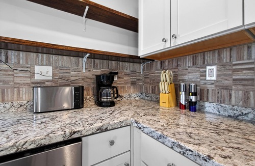 Independence House | Immersive Star Wars Retreat - 13 Min to Arrowhead Stadium & KC Game Days
