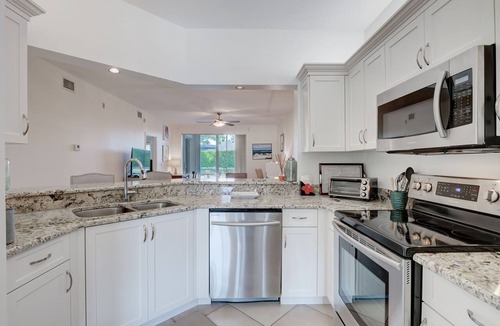 Pelican Bay Condo | Impeccable 2BR/2BA condo, world class Pelican Bay amenities ! Save 10% monthly