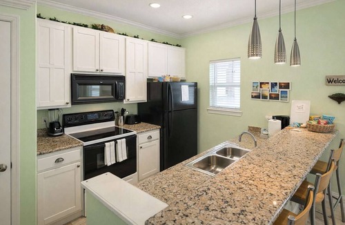 South Padre Island Condo | In Entertainment District * Ample Bedding * Pool
