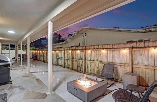 Deerfield Beach Villa | Incredible 7BR w/Game Room Heated Pool & Jacuzzi!