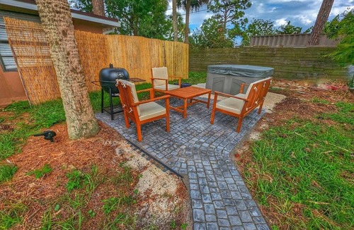 Titusville House | Indian River Escape ~ Hot Tub ~ Steps to River
