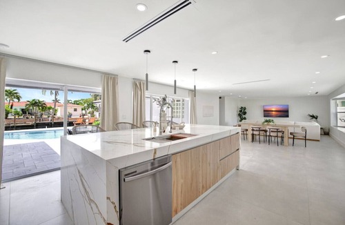 Coral Ridge Isles House | Intracoastal Villa | Pool + 40ft Dock | Sleeps 8