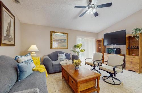 Crescent Lakes House | Inviting pool home with tranquil pond view near theme parks & attractions