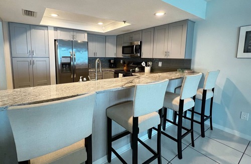 Independence Square Condo | IRB Fan Fav! Luxurious Indian Rocks Beachfront w/Pool! Walkable to Best!