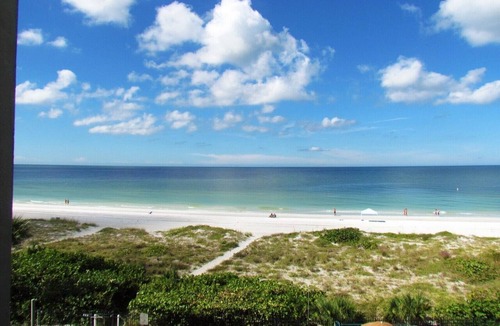 Independence Square Condo | IRB Fan Fav! Luxurious Indian Rocks Beachfront w/Pool! Walkable to Best!