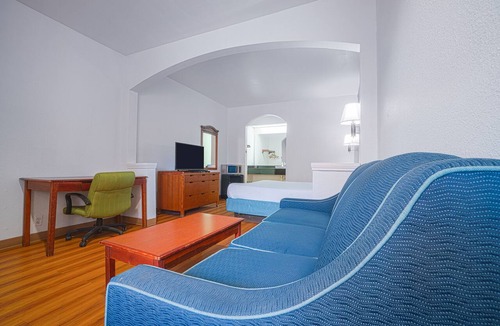 Galveston Hotel | Island Inn by OYO Galveston Beach, TX