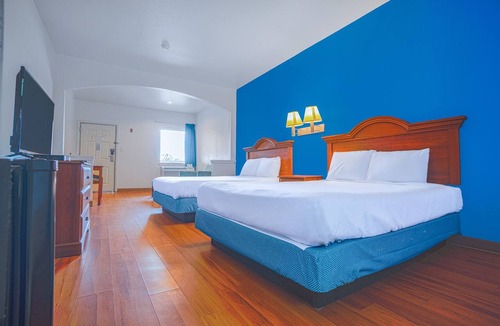 Galveston Hotel | Island Inn by OYO Galveston Beach, TX