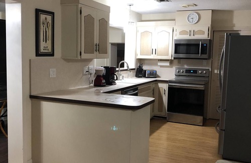 Central Beach House | Island Living, Within Walking Distance To Beach Restaurants Shops Parks Marina