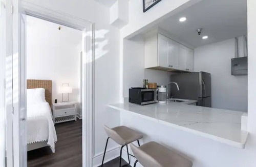 Palm Beach House | Island Newly Renovated 1 BR- King Bed