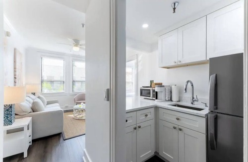 Palm Beach House | Island Newly Renovated 1 BR- King Bed