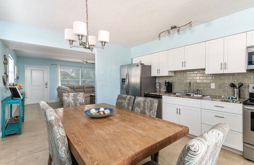 Palm Beach Shores Condo | ⭐Island Oasis!⭐Singer Island 2/2⭐Huge Pool+Spa