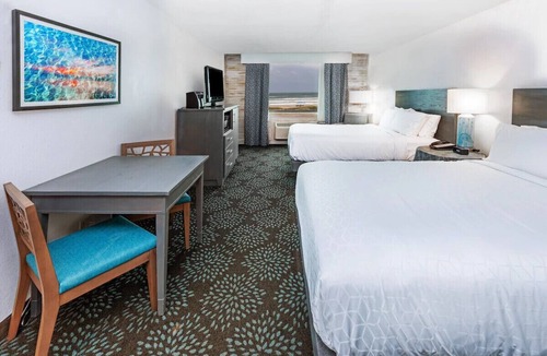 South Padre Island Hotel | Island Oasis Double Queen Suite-Pool & Beach