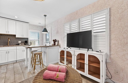 Clearwater Beach House | Island Vibes Cottage - Amazing Location