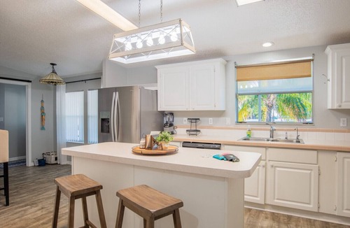 Crystal River House | IslandTime|OzelloCanalHome|PvtDock|Porch|Firepit|10ppl