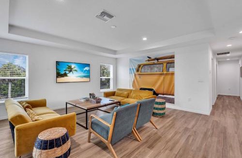 Whitney Beach House | Jacuzzi Stay in Florida, Awesome place Sleeps 8