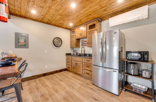 Ponce De Leon Resort | James River Hideout 4 Units Riverfront Room For Whole Fam! Kayak, Fish, Swim
