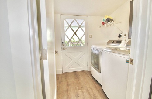 Jensen Beach House | Jensen Surf Shack - Walk to Downtown - Pet Friendly - Close to Beaches!