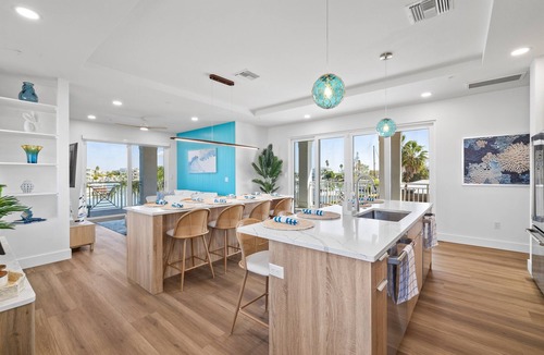 Madeira Beach Villa | John’s Pass|Heated Pool+Hot Tub|360° Water Views|Across Beach|5 Floors|Elevator
