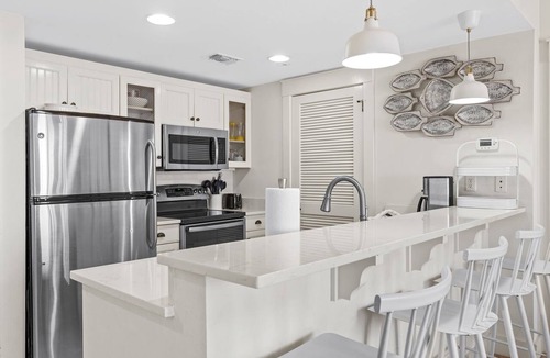 Baytowne Wharf Condo | July 5-7 Now Open* Rare Find In Baytowne* Golf Cart* Tropical Pool Deck* Hot Tub