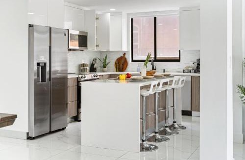 Olympia Heights House | July Special! 4 BR - Private Pool, Grill, Soaking Tub, Near Coral Gables & MIA Airport