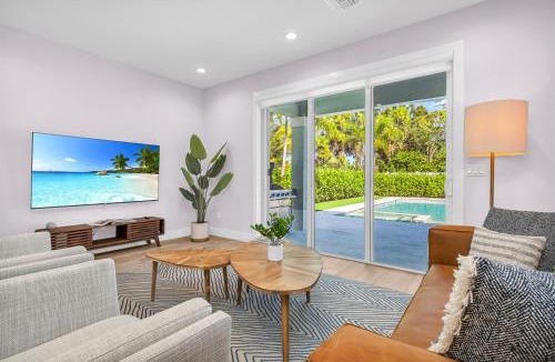 Jupiter House | Jupiter Palms Oasis Luxe PoolSpa Table Tennis!