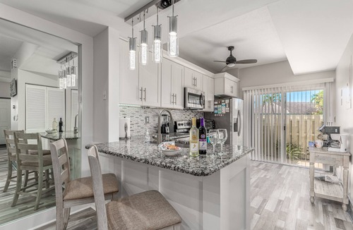 Bella Vista Condo | JupRent's Jupiter Paradise - Best Location! near Beach Ocean Golf - 2Bed/2Bath
