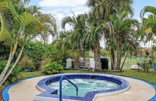Jog Road Condo | JUST PACK YOUR SWIMSUITS! 12 min to Beach!Pool &hot tub! Beautiful,Updated Condo