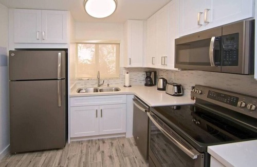 Pompano Beach Condo | Kanda Zen Apt 3 - pool & walk to the beach!
