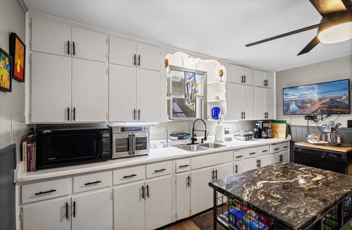 Columbus Park Apartment | Kansas City Apartment w/King Bed, Patio & Parking