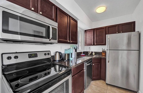 North Beach Apartment | Keep it simple at this peaceful and centrally-located place