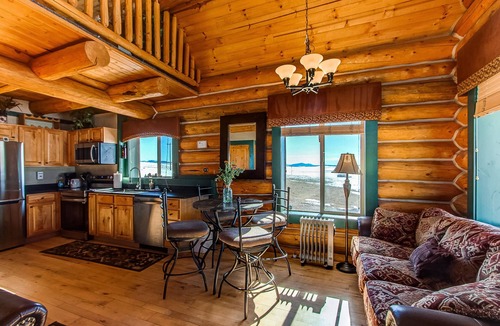 Michigan Hill Cabin | Kenosha Log Cabin with Beautiful Mountain View’s