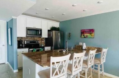 Key Allegro Condo | Key Allegro Condo on the BAY w/BOAT DOCK & POOL!