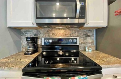 Key Allegro Condo | Key Allegro Condo on the BAY w/BOAT DOCK & POOL!