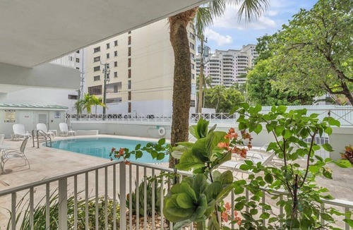 Key Biscayne House | Key Biscayne Gem — Steps to Beach, Pool Views, King Bed, Parking