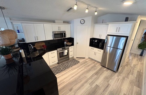 Sexton Cove Estates House | Key Largo Sunset - Bayside open water - Tropical inspired 3 bed/2 bath
