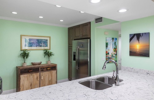 Key West Condo | Key Wes't Best- Upgraded condo 5 mins to Smathers Beach Fantastic value