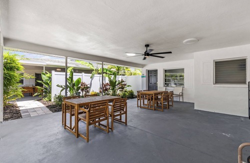 Bay Esplanade Cottage | KEYLIME COTTAGE Heated Pools, steps from the beach perfect location