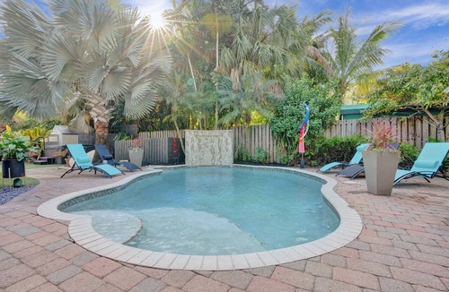 Wilton Manors Cottage | Kiki 5 - Men's Clothing optional Guest House