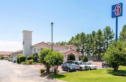 North Little Rock Apartment | King Bed|Smk|North Little Rock