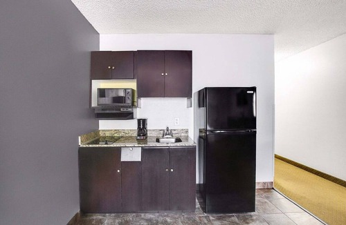Texarkana Apartment | King Bed | Smoking|Texarkana