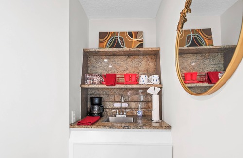 San Jose House | King Bed Studio~ Near San Marco Nightlife &Dining~5 mins River