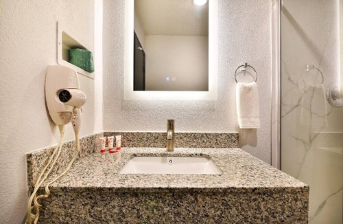 Shreveport Apartment | King Bed Walkin|Shreveport LA