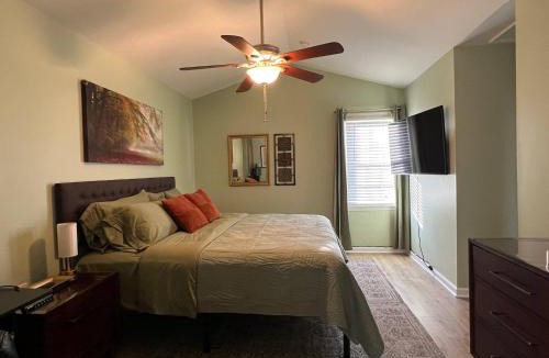 Northwest Raleigh House | King Bed, Workspace, Games near RDU, RTP, Downtown