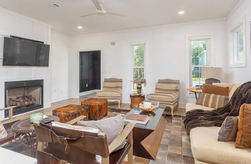 Sanders Beach House | King Beds, Pool, Close to Downtown