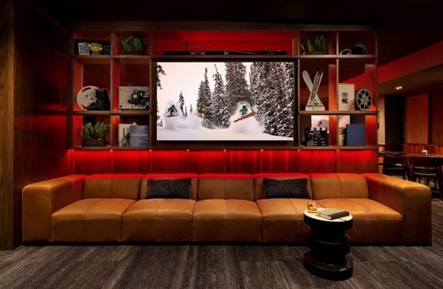 Mount Crested Butte Hotel | King Room Splendor: Slopeside Views & Indoor Pool - Elevation Hotel & Spa