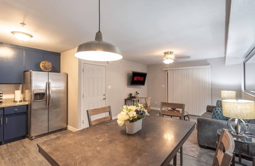 McAllen Apartment | King SIze 🛏 Fast WiFi 📶Central Workspace & Cozy✅
