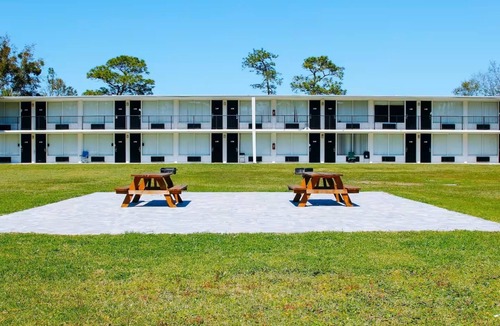Hollyford Apartment | King Studio Escape | 5 Min to DT & Jacksonville U