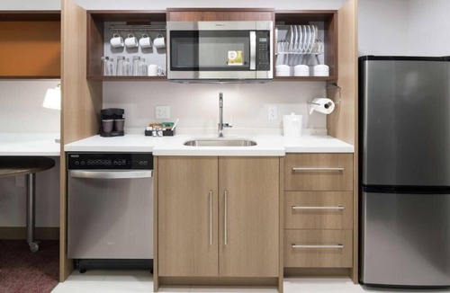 Airport North Apartment | King Studio Suite Near Airport Lakes Park ORL